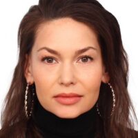 <a href="http://rmtf.ru/persons/15901"><strong>Коркина Юлия</strong></a>